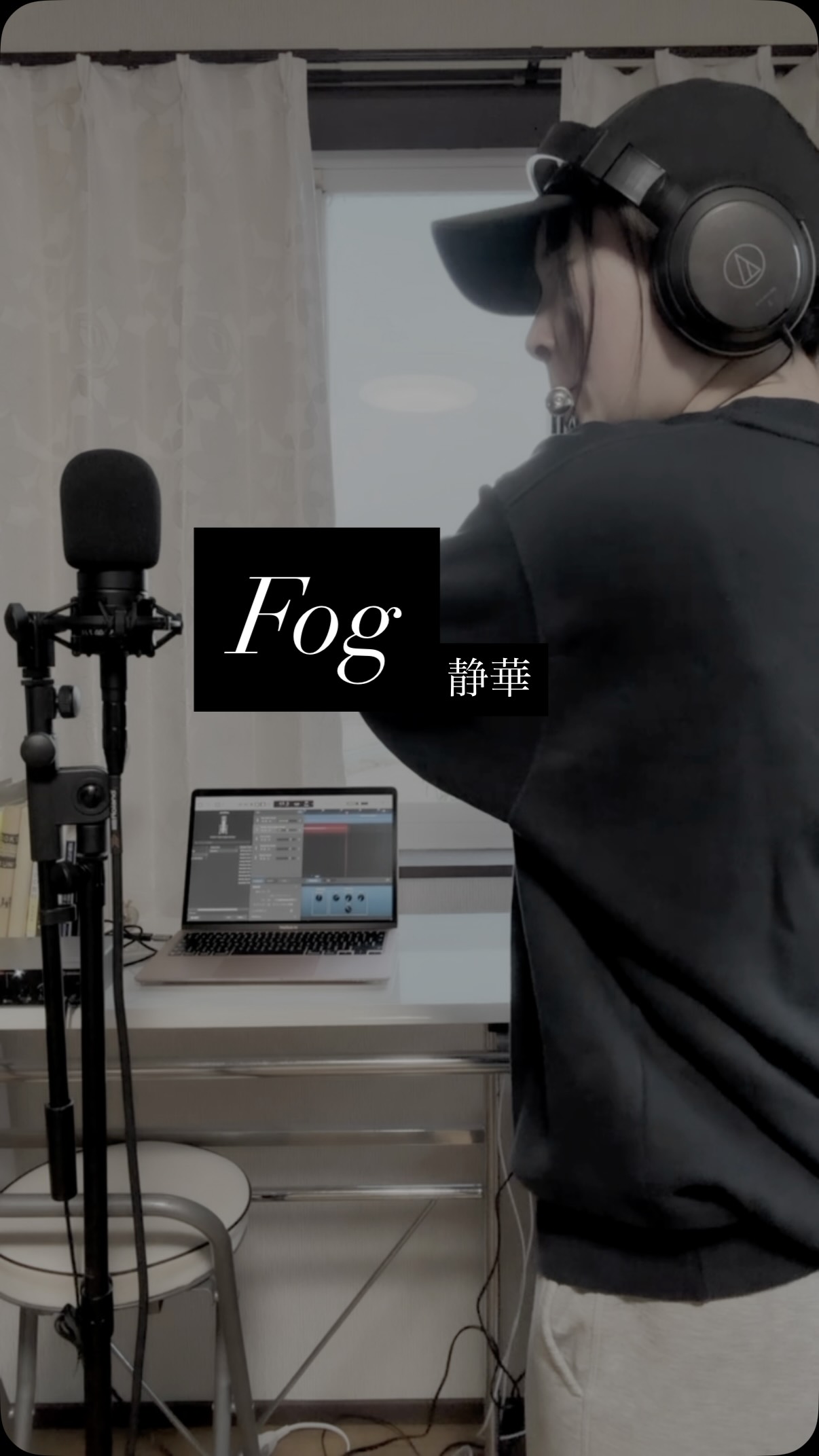 2023年ごろ(曖昧)に作曲したオリジナル曲の"Fog"です。
自分のオリジナルの中でもお気に入り🥰
元々はトロンボーンで演奏するつもりで作りましたが、フルートでも良さげ☕️🌲
タイトル通り、霧に包まれた感じのモワモワな感じ、でもちょっと市街地っぽい感じ(?)で作りました💫
最近あまり作曲活動ができてないので、またやっていきたいと思ってます。

I composed this song "Fog" in 2023 (I think)
I made this for trombone, but it seems with flute is also cool!
Anyway this is one of my favorite in my original repertory
I'd like to compose more, since I haven't done it enough thesedays📖

----------
フルートのオンラインレッスン開講中です🌷
自身の経験から生まれたオリジナルメソッドで"心を満たす"フルートレッスンを提供しています。
「長く続けられる趣味がほしい」
「昔やってたけど、また再開したい」
などなど、
日乗に少しだけ音楽をプラスしたい方にオススメ💫

詳しくはプロフのリンクをご覧ください🎼

#フルート #flute